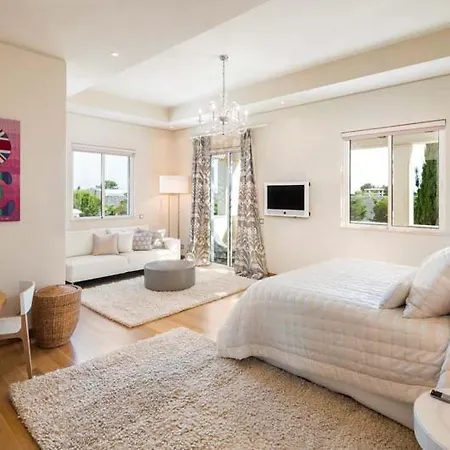 Villa Sleeps 10 Pool Air Con T607902