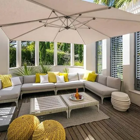 Sleeps 10 Pool Air Con T607902 *