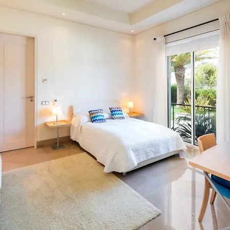 ヴィラ Sleeps 10 Pool Air Con T607902 *